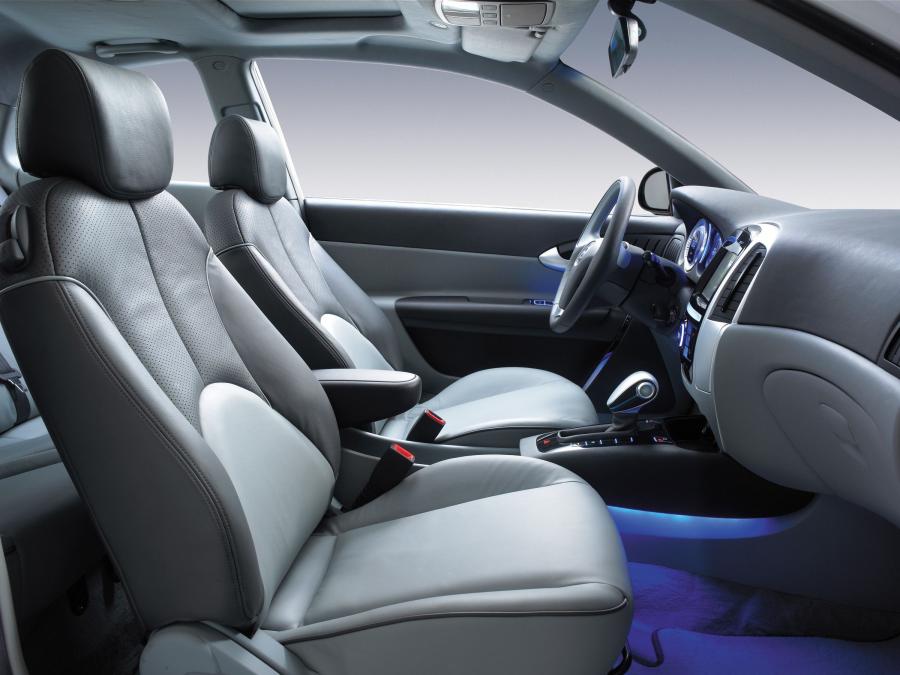  Hyundai Accent SR Concept 2005 года  (фото 3 из 14)